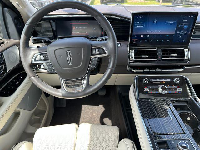 Photo of 2024 Crystal Blue Metallic Lincoln Navigator