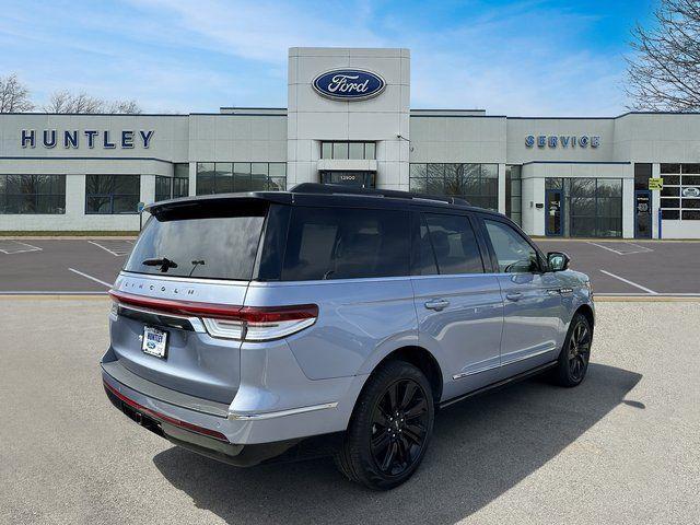 Photo of 2024 Crystal Blue Metallic Lincoln Navigator