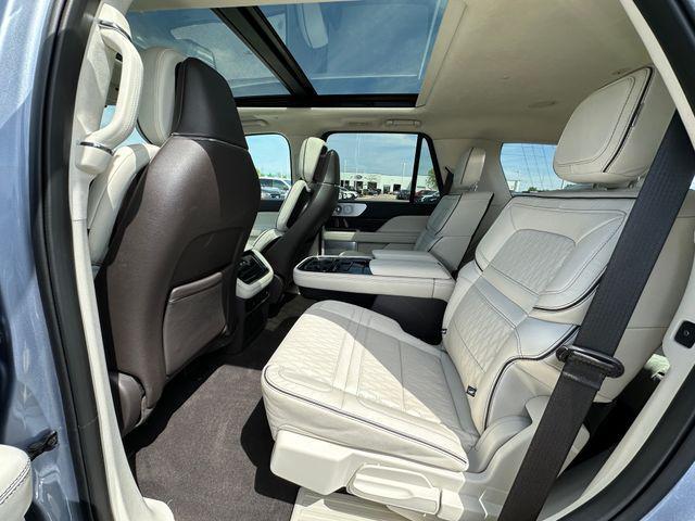 Photo of 2024 Crystal Blue Metallic Lincoln Navigator