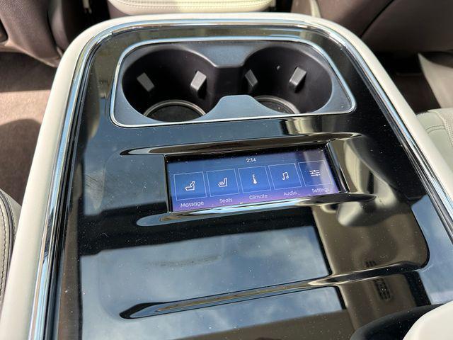 Photo of 2024 Crystal Blue Metallic Lincoln Navigator