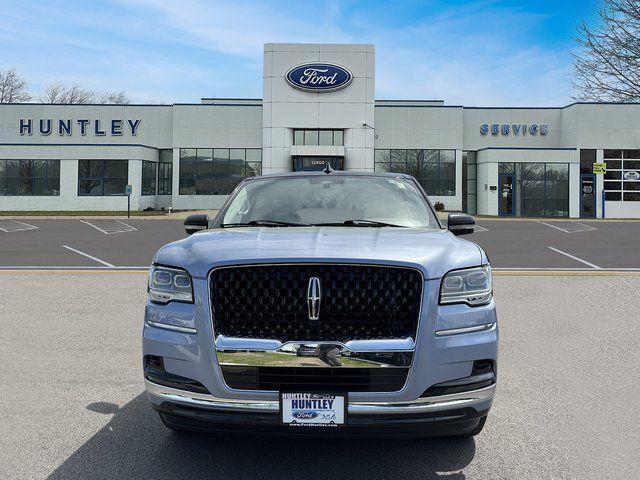 Photo of 2024 Crystal Blue Metallic Lincoln Navigator