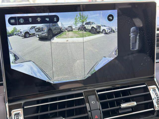Photo of 2024 Crystal Blue Metallic Lincoln Navigator