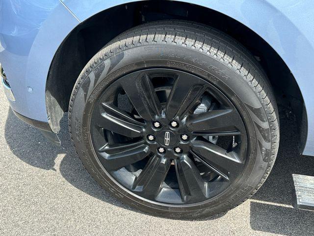 Photo of 2024 Crystal Blue Metallic Lincoln Navigator