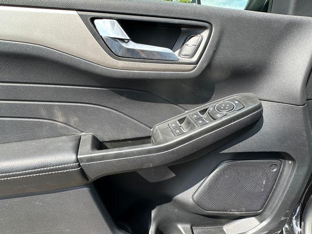 Photo of 2022 Agate Black Metallic Ford Escape