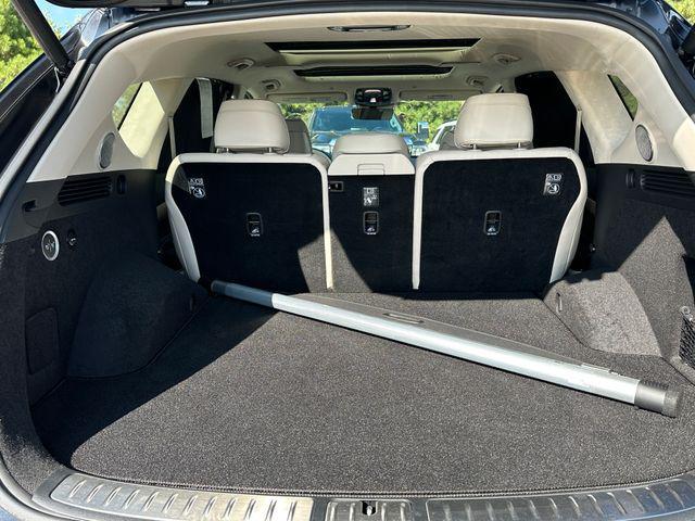 Photo of 2024 Vik Black Genesis GV80
