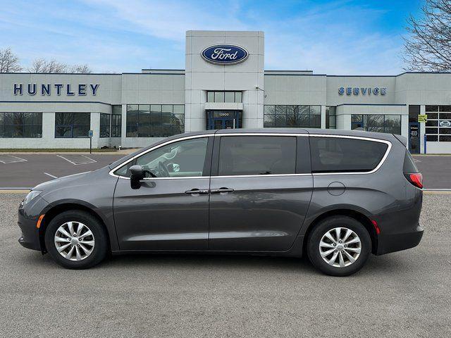 Photo of 2017 Granite Crystal Metallic Clearcoat Chrysler Pacifica