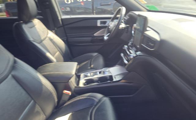 Photo of 2022 Agate Black Metallic Ford Explorer