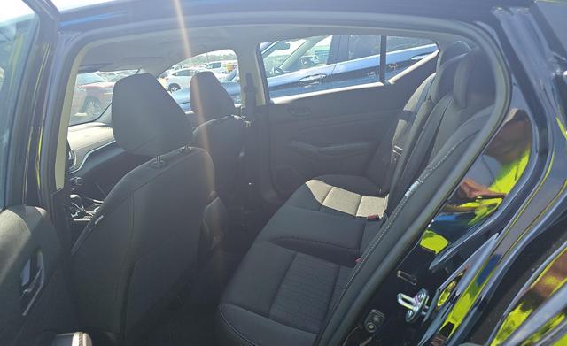 Photo of 2024 Super Black Clearcoat Nissan Altima
