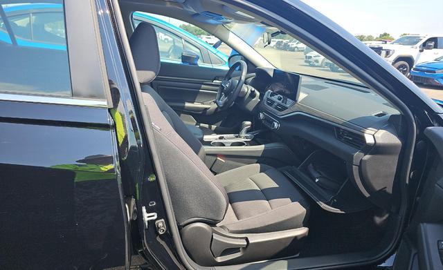 Photo of 2024 Super Black Clearcoat Nissan Altima