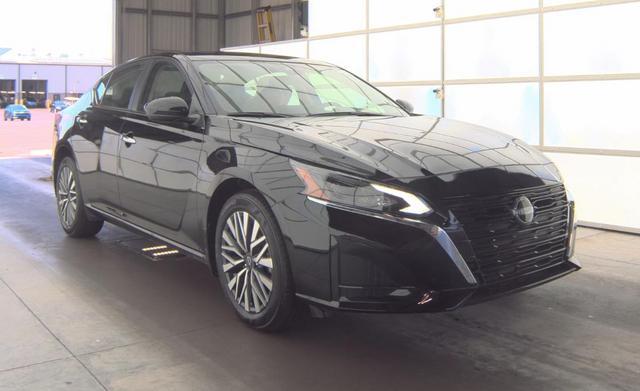 Photo of 2024 Super Black Clearcoat Nissan Altima
