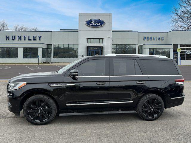 Photo of 2024 Infinite Black Metallic Clearcoat Lincoln Navigator