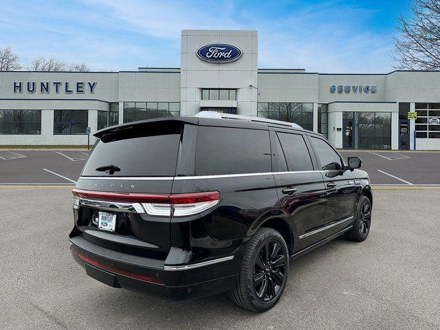 Photo of 2024 Infinite Black Metallic Clearcoat Lincoln Navigator