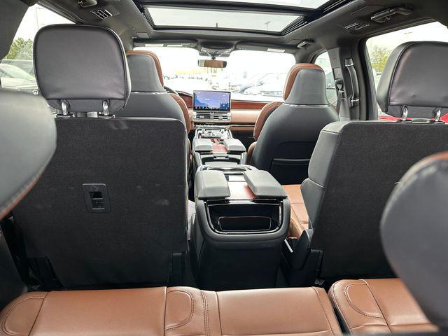 Photo of 2024 Infinite Black Metallic Clearcoat Lincoln Navigator