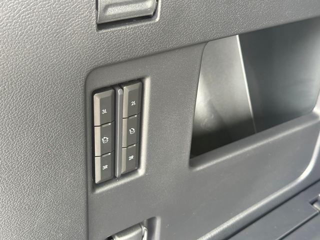 Photo of 2024 Infinite Black Metallic Clearcoat Lincoln Navigator