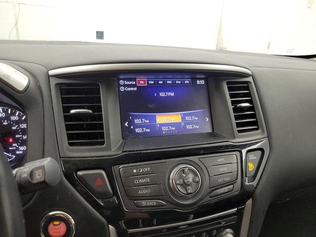 Photo of 2017 White Nissan Pathfinder