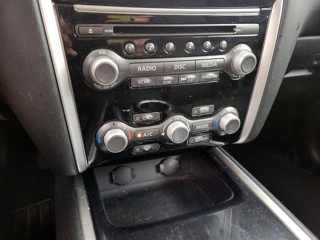 Photo of 2017 White Nissan Pathfinder