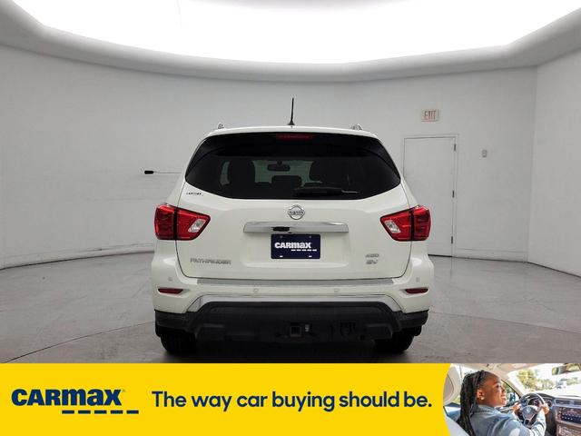 Photo of 2017 White Nissan Pathfinder
