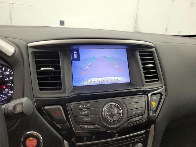 Photo of 2017 White Nissan Pathfinder