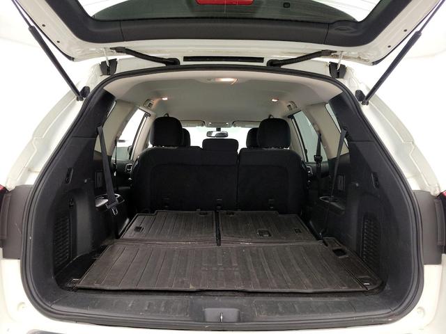 Photo of 2017 White Nissan Pathfinder