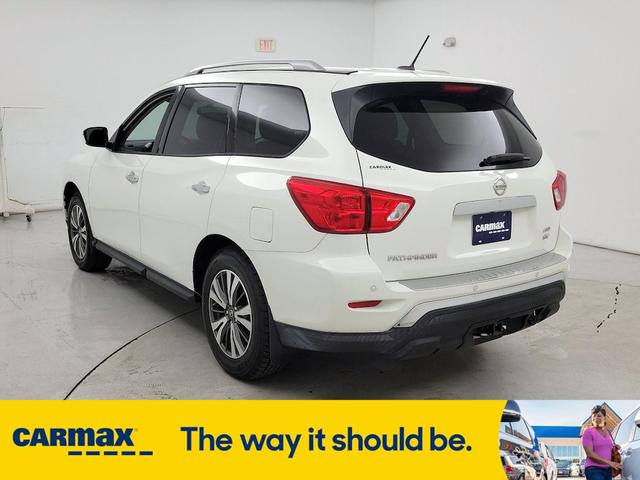 Photo of 2017 White Nissan Pathfinder