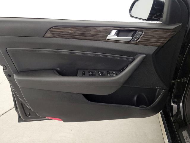 Photo of 2015 Black Hyundai SONATA