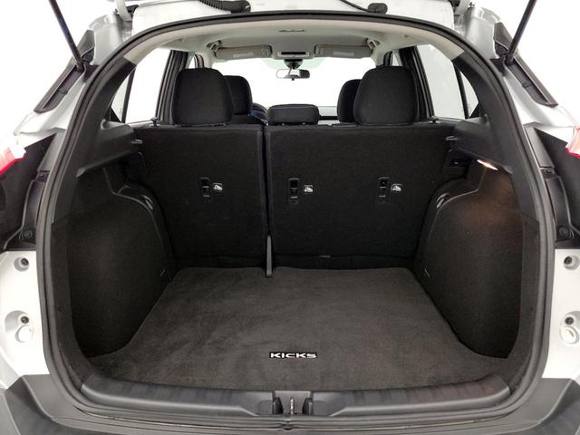 Photo of 2020 Silver Nissan Kicks