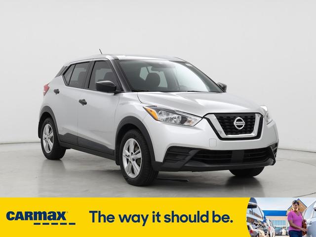 Photo of 2020 Silver Nissan Kicks