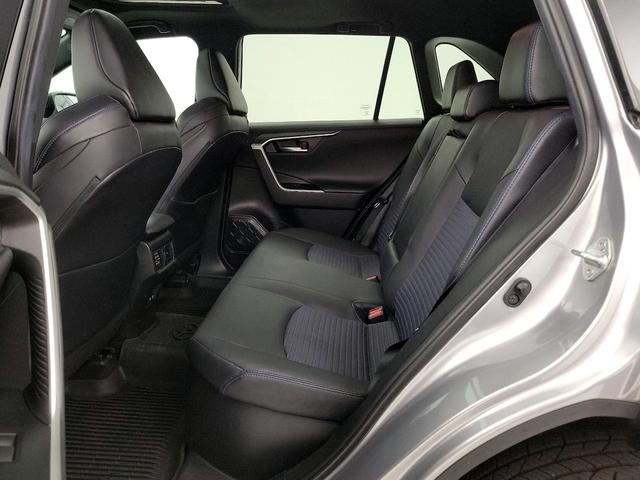 Photo of 2021 Silver Toyota RAV4 Hybrid