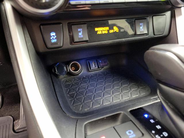 Photo of 2021 Silver Toyota RAV4 Hybrid
