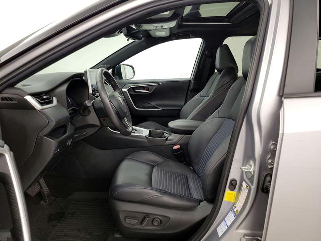 Photo of 2021 Silver Toyota RAV4 Hybrid