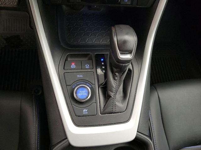 Photo of 2021 Silver Toyota RAV4 Hybrid