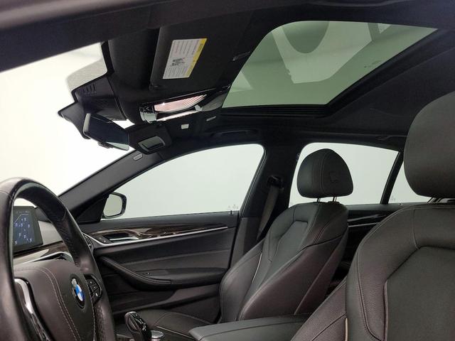 Photo of 2018 Blue BMW 530