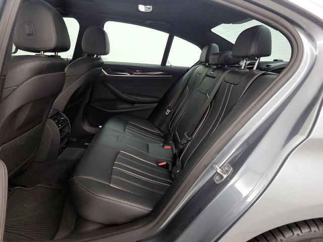 Photo of 2018 Blue BMW 530