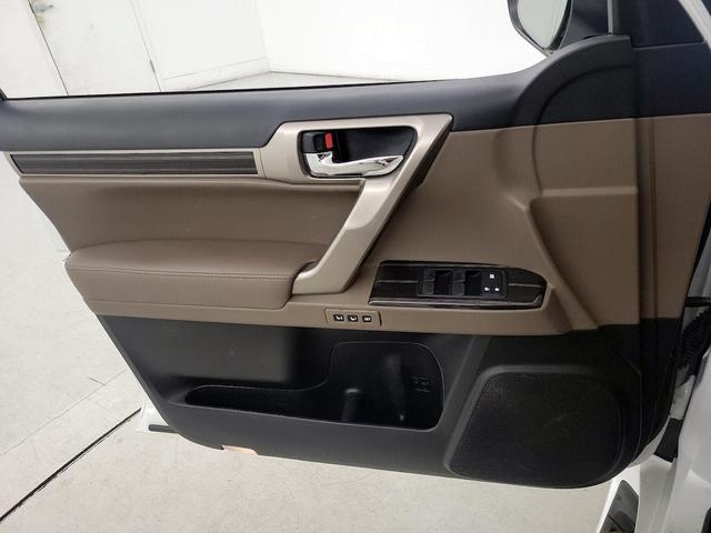 Photo of 2021 White Lexus GX 460