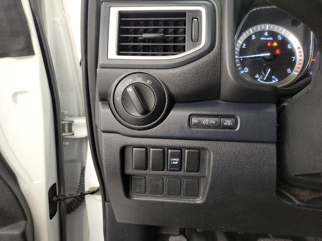 Photo of 2019 White Nissan Titan