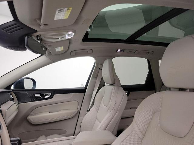 Photo of 2020 Blue Volvo XC60
