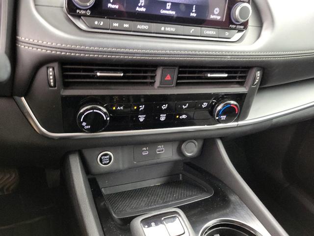 Photo of 2022 Black Nissan Rogue