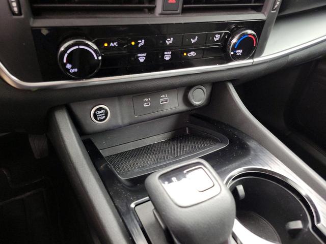 Photo of 2022 Black Nissan Rogue