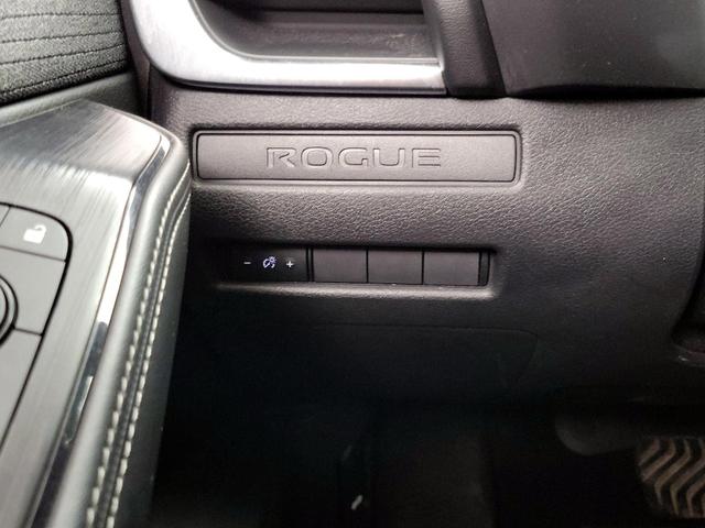 Photo of 2022 Black Nissan Rogue