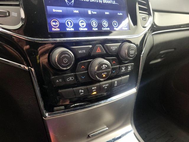 Photo of 2019 White Jeep Grand Cherokee