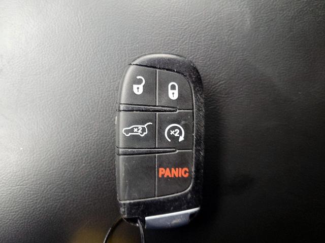 Photo of 2019 White Jeep Grand Cherokee
