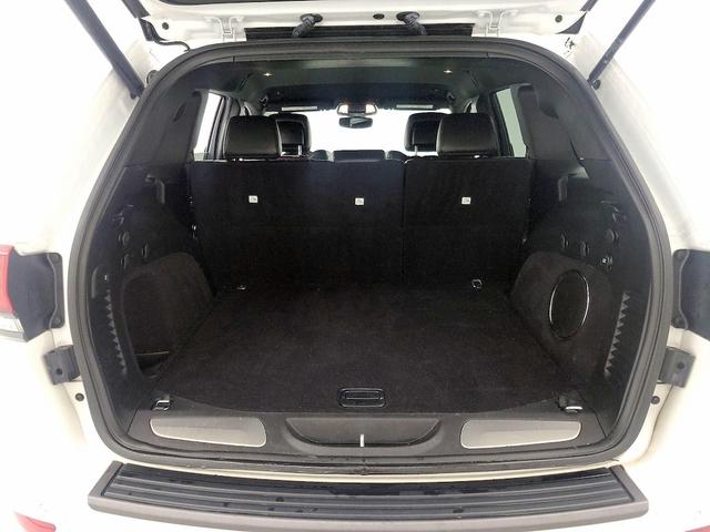 Photo of 2019 White Jeep Grand Cherokee