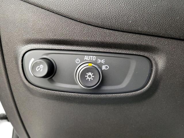 Photo of 2020 White Chevrolet Equinox
