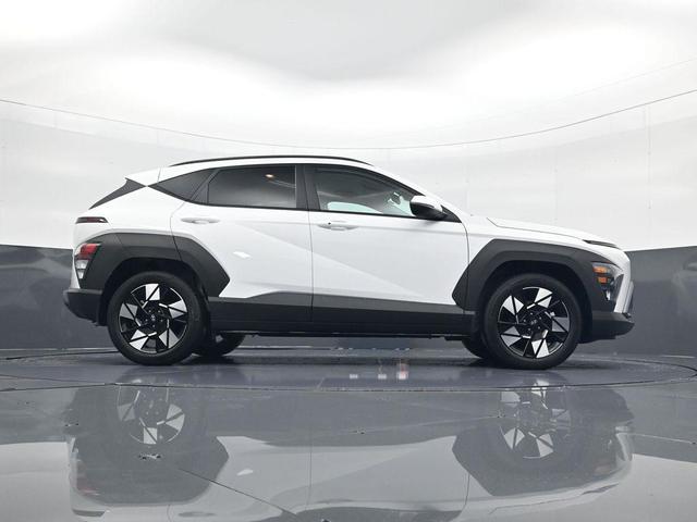 Photo of 2025 Atlas White Hyundai KONA