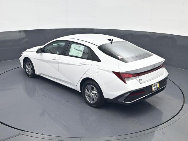 Photo of 2025 Serenity White Hyundai ELANTRA
