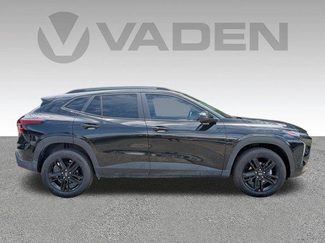 Photo of 2025 Mosaic Black Metallic Chevrolet Trax