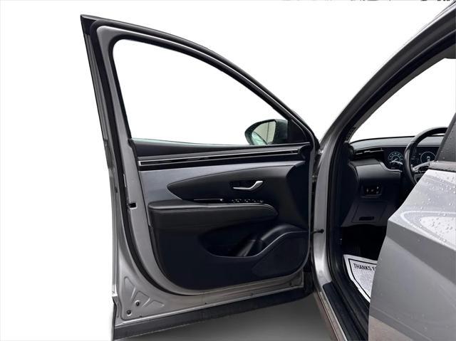 Photo of 2022 Shimmering Silver Hyundai TUCSON Hybrid