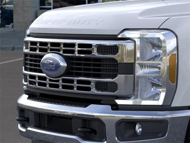 Photo of 2025 Oxford White Ford F-350