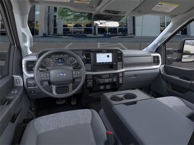 Photo of 2025 Oxford White Ford F-350