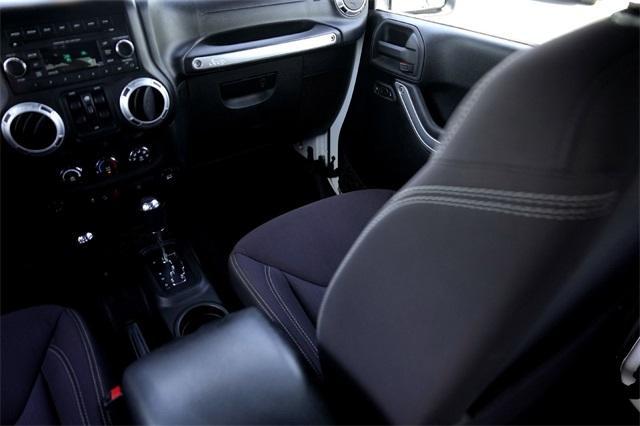 Photo of 2013 Bright White Clearcoat Jeep Wrangler Unlimited